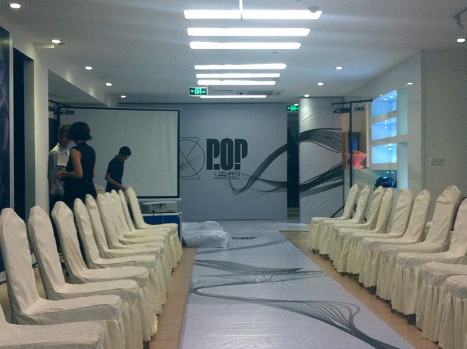 重庆POP造型会所开业走秀 现场图7